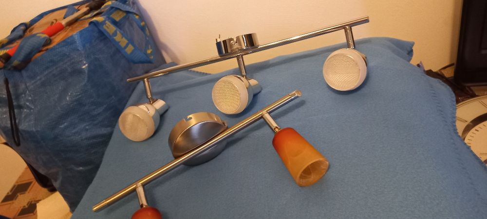 Vând lustre,aplice noi.