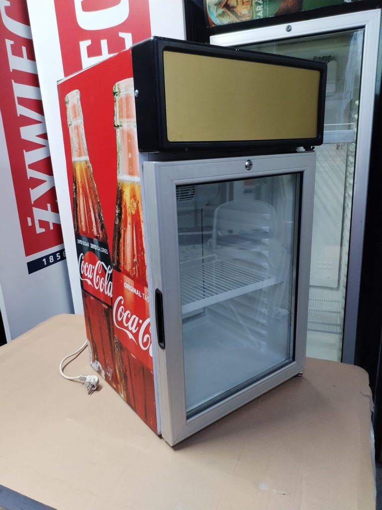 Vitrina pentru prăjituri/ sandwich frigider