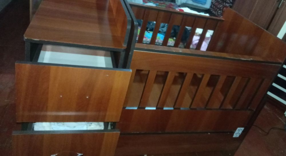 Детская кроватка