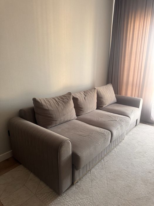 Продаю стильный серый диван с функцией раскладывания