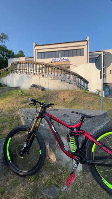 Downhill giant glory