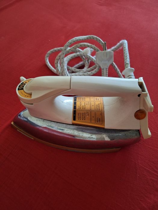 Продам утюг Nikai