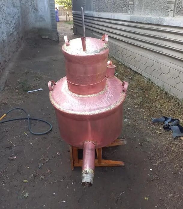 Vând un cazan de făcut pălincă la capacitatea de 150 l