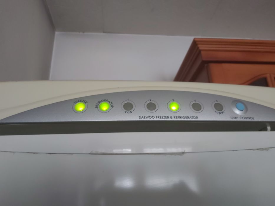 Хладилник с фризер Daewoo