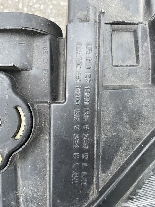 Оригинален ляв фар за Seat Ateca 2016-2020 в добро състояние