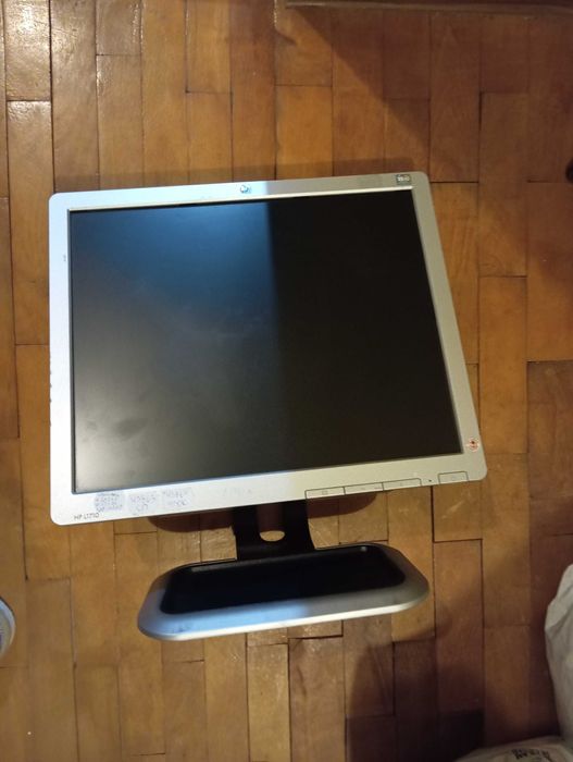 Продавам монитор HP