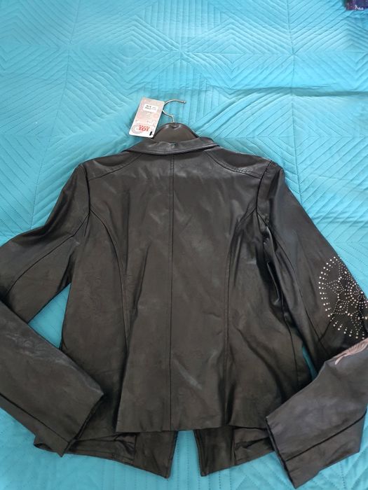 Ново кожено сако ( яке] с апликация