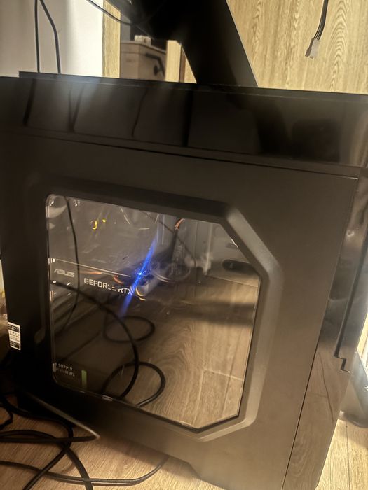 Vand setul gaming (calcalutor,monitor,tastatura,mouse gaming si casti)