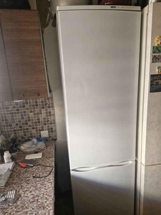 Холодильник Атлант в хорошем состоянии, охлаждает хорошо