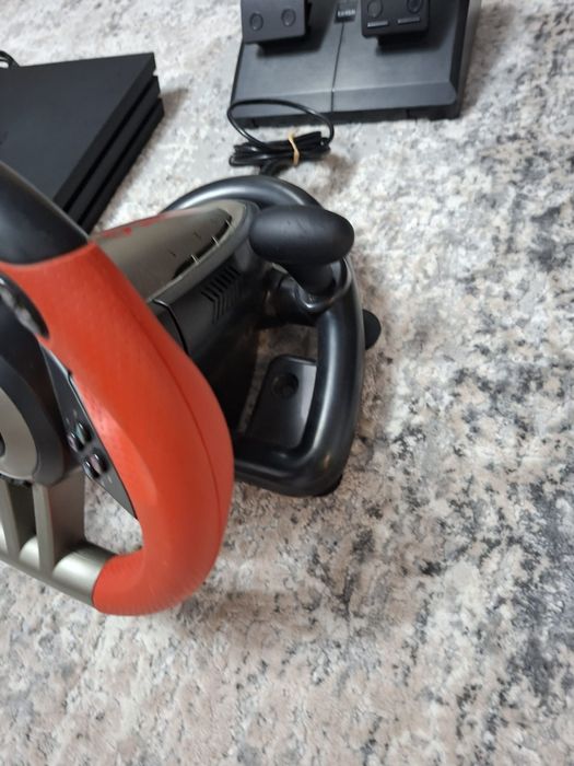 Ps4 pro 2 controllere originale , Volan cu pedale