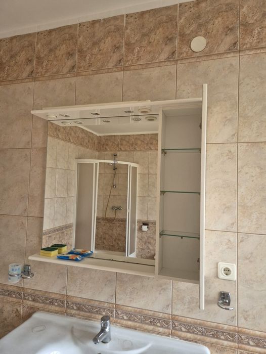 Dulap baie cu oglinda, chiuveta, baterie, dulap in stare foarte  buna