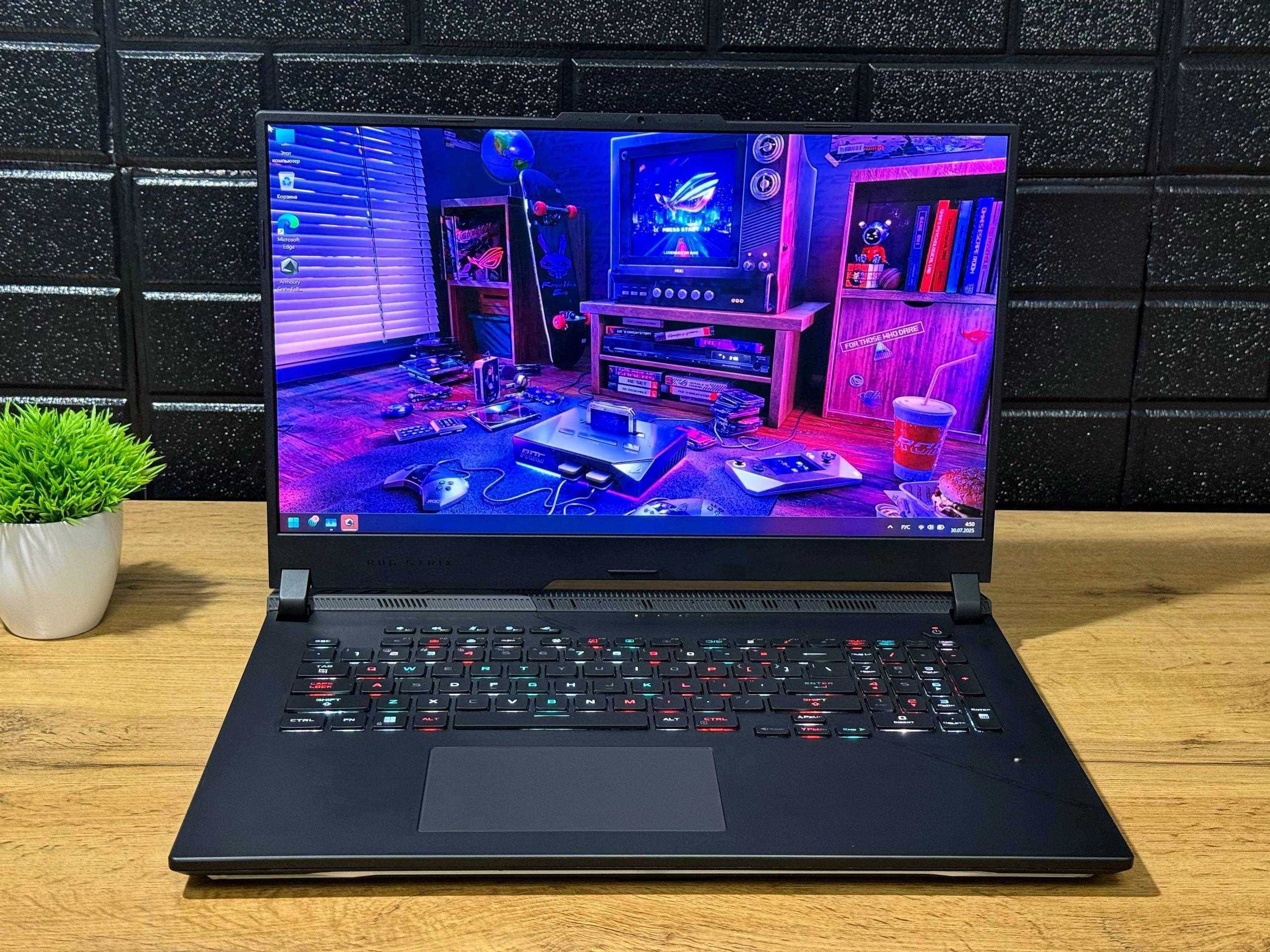 Asus Rog Strix G733 / Ryzen 9-7945HX/64Gb/2TB/ RTX 4090 16GB - 240Hz
