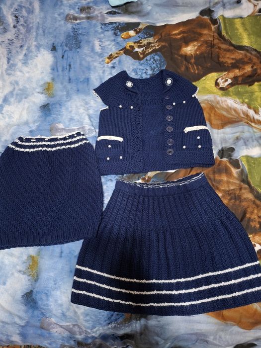 Вязаный костюм для девочки 3-5 лет