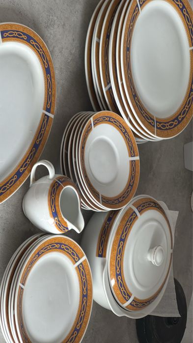 Набор тарелок и посуды — аккуратное б/у