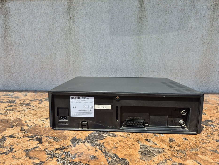 Vand video marca Sanyo model VHR 275E , made in japan

- HQ

- AC/DC