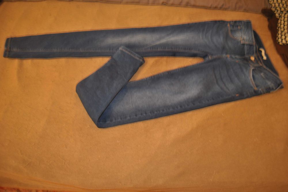 Blugi fete Pull & Bear marimea W24 cu L34, super skinny