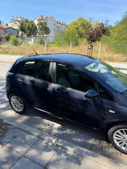Fiat Punto 1.2 Бензин – 2012 г. – 5 врати – Тъмносин