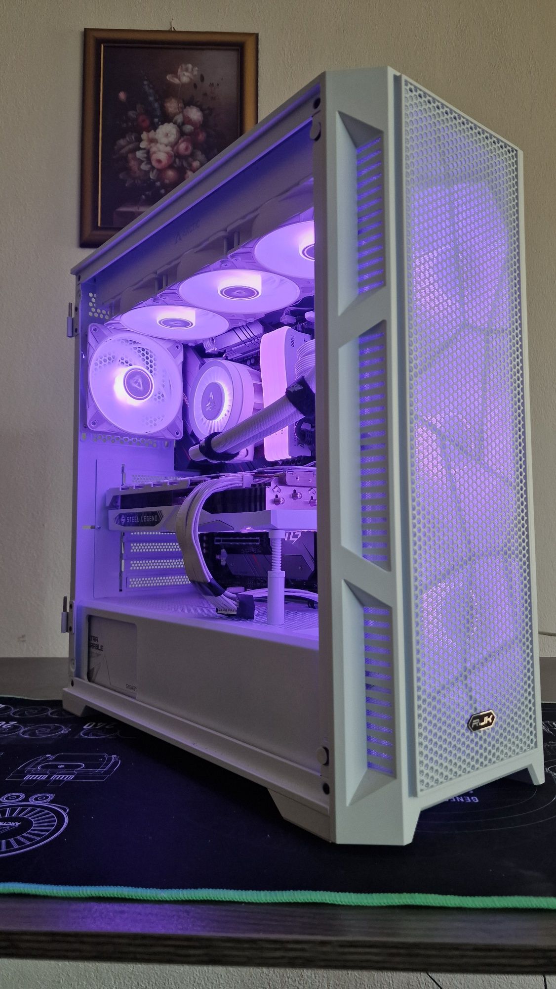 Геймърдки компютър Ryzen 7 5700X3D, RX 7800XT, 32GB