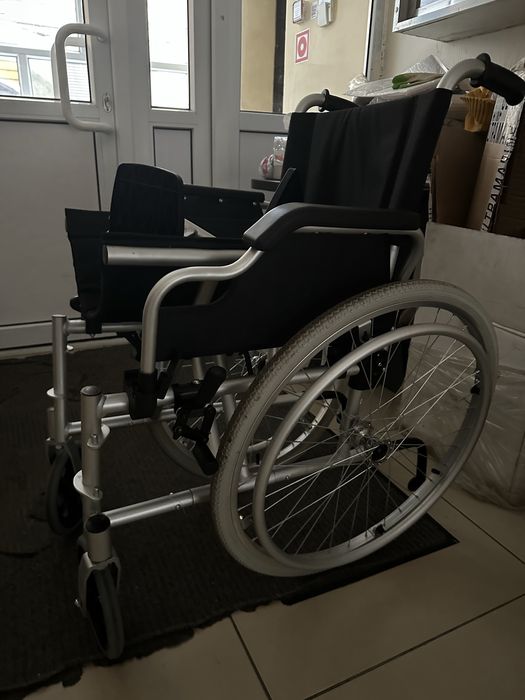 Продам инвалидное кресло-коляску