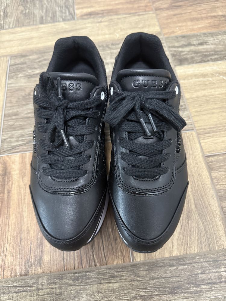 Продавам сникърси GUESS. Само пробвани, размер 41