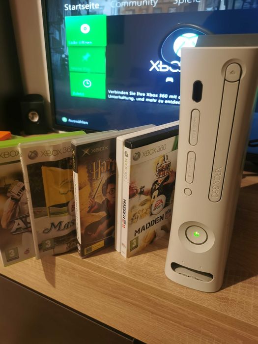 Xbox 360 с 2 джойстика и игри