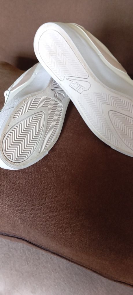 Дамски кецове Nike