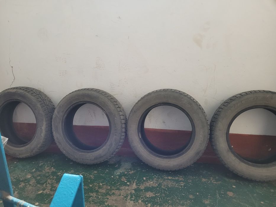 Продам зимнюю резину PIRELLI в хорошем состоянии