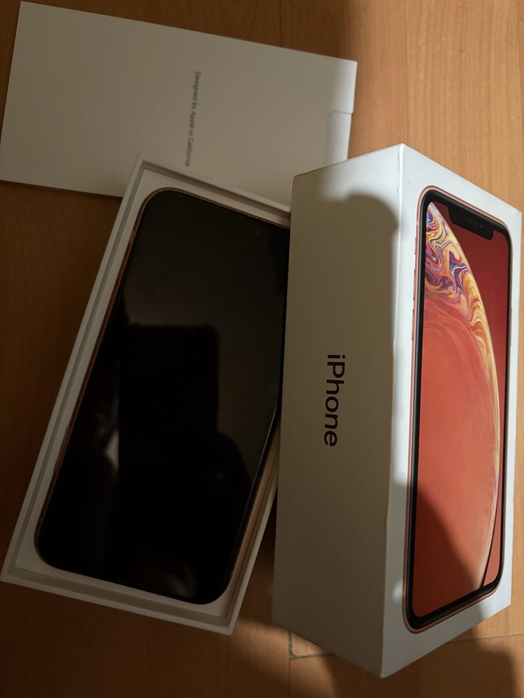 Iphone XR coral цвят корал