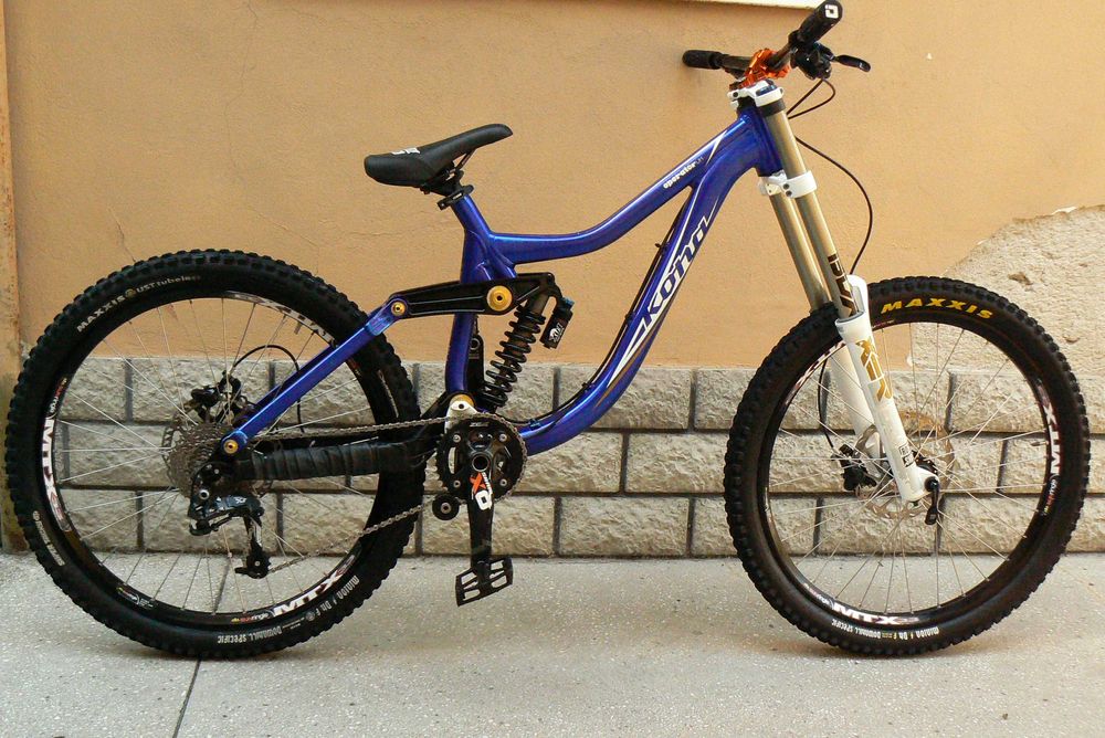 Bicicleta downhill Kona