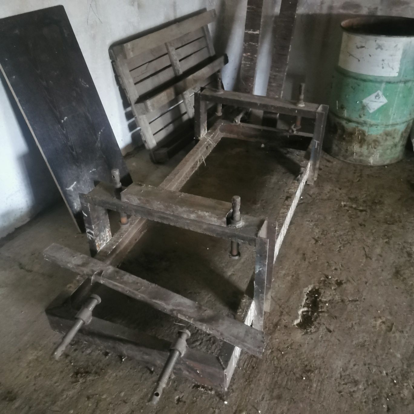 Стонки по производству стульев и столов