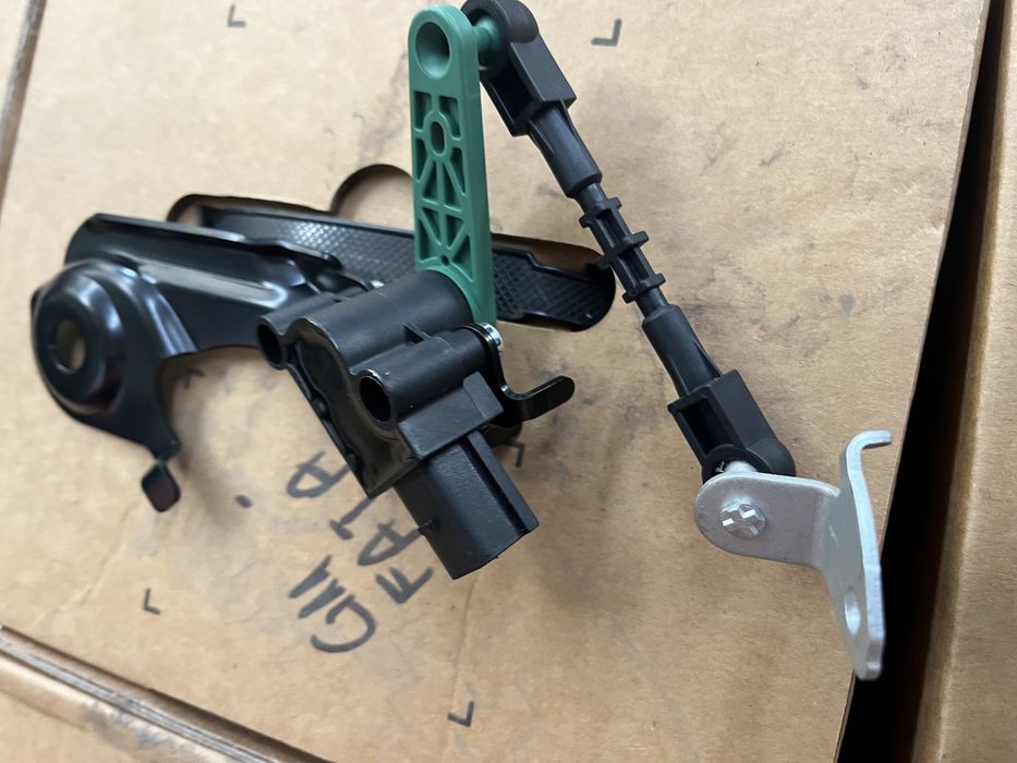 Senzor nivel cantare balast audi a6 a7 a8 touareg cayenne q7 fata spat