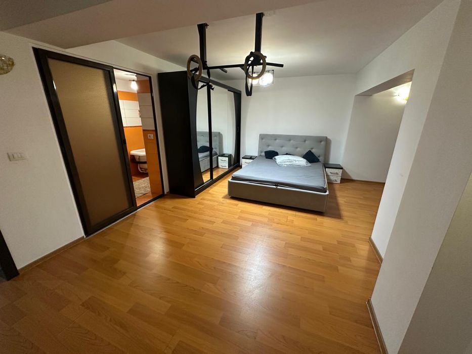 Inchiriere penthouse 160 m2 -Micro 3  3000 / luna