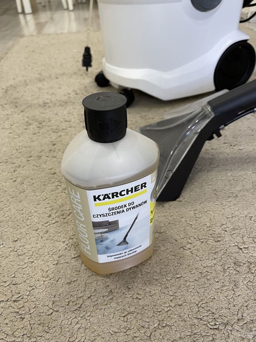 Inchiriez aspirator Karcher injectie-extractie canapele tapiterii covo