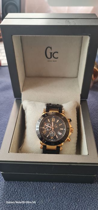 Ceas bărbătesc elvețian placat cu aur colecția de lux de la Guess