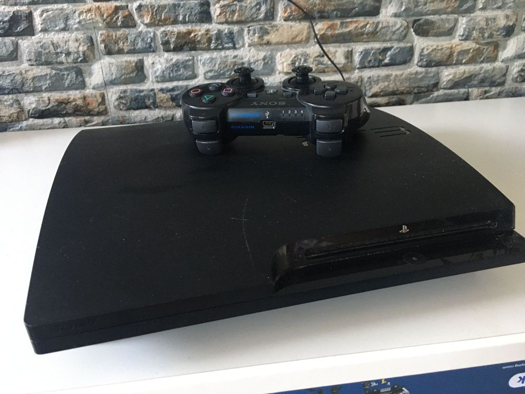 Vând Ps 3 slim cu jocuri + hdmi