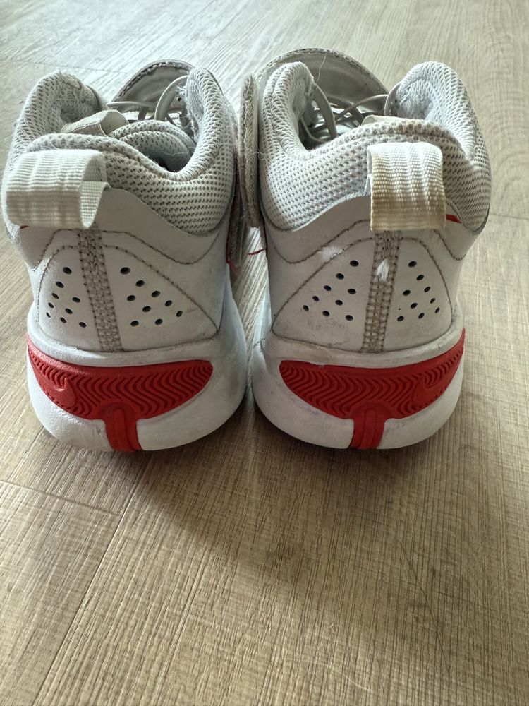 Баскетболни кецове Nike
