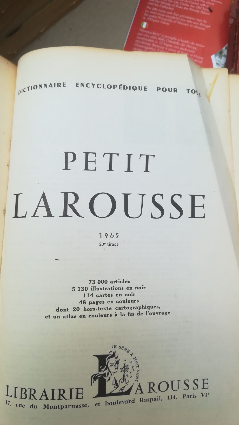 Carte veche, enciclopedie Petit Larousse