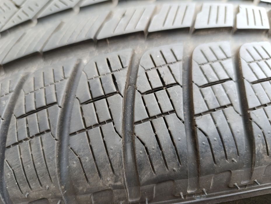 Зимни гуми Pirelli 325/40/22 dot 4822 GLS
