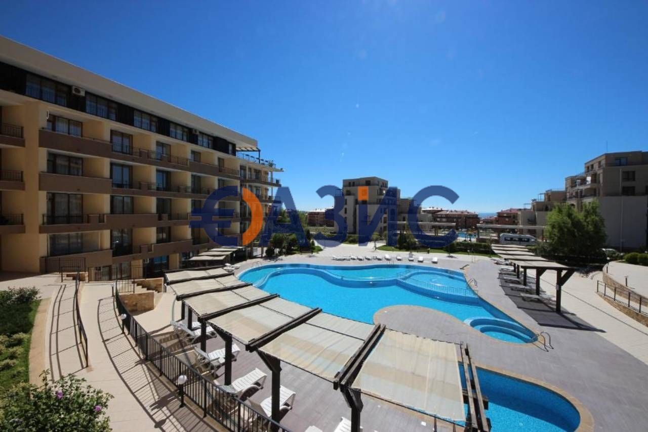 Продава се Двустаен апартамент в Свети Влас - 90 кв.м за 1323 €/кв.м - Снимка #12