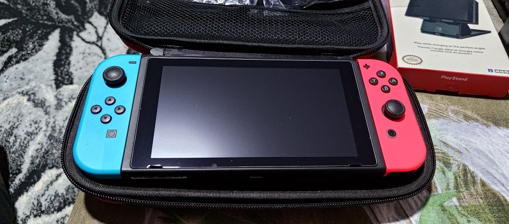 Nintendo Switch cu jocuri și accesorii