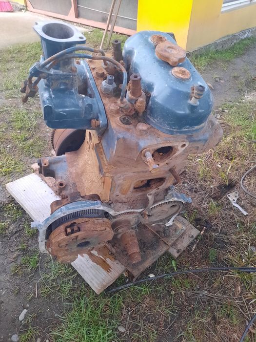 Motor tractor Fiat 211 - 215 - 250 - 300 în doi cilindrii ( pistoane)