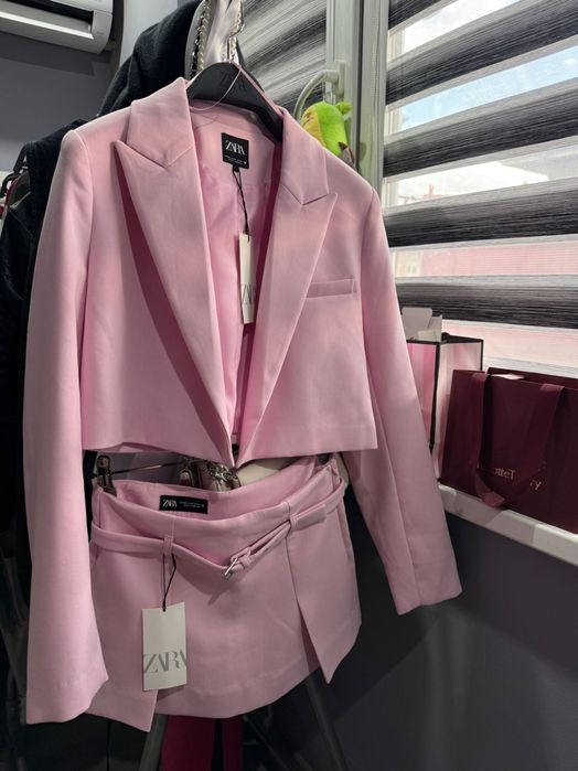 Розов сет Zara блейзър и пола-панталон