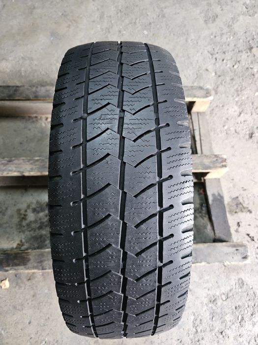 1 anvelopa iarna 225 70 15C Semperit