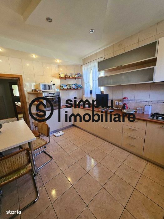 Apartament 3 camere, zona centrala zona Ramada.