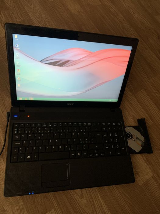 Laptop Acer display 15,6 led,6gb ram,500gb memorie,cu incarcator.