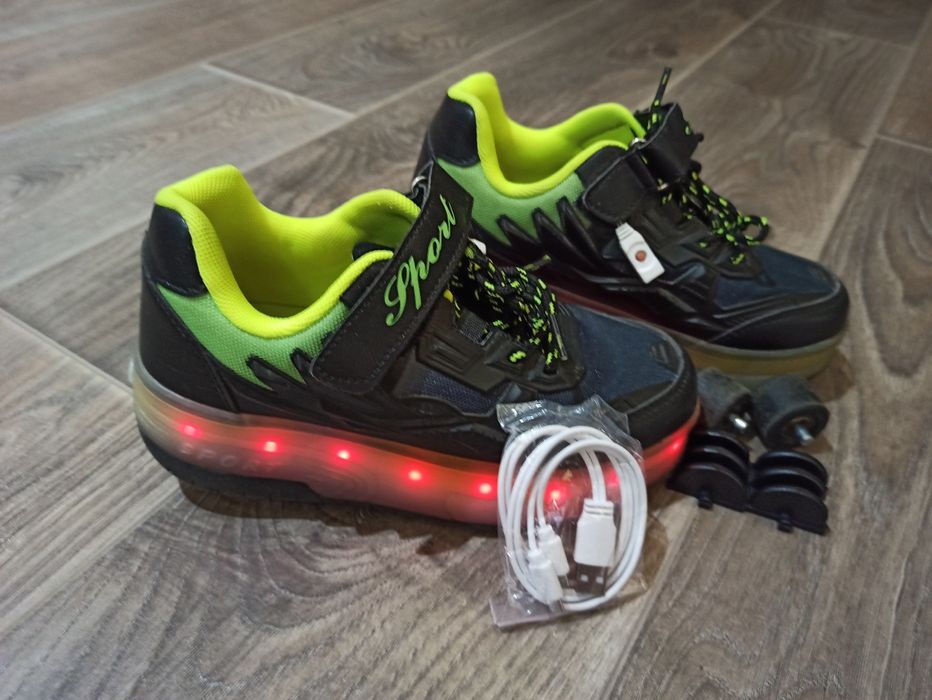 Обувки с колелца, светещи