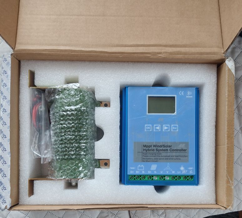 Regulator incarcare eolian si solar