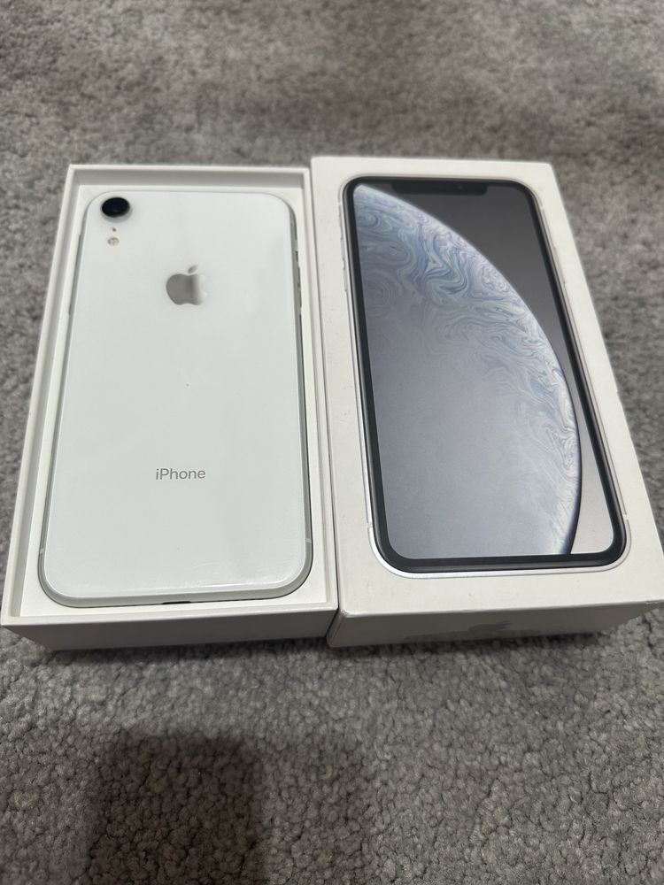 Iphone XR. Iphone 11.  Iphone 12