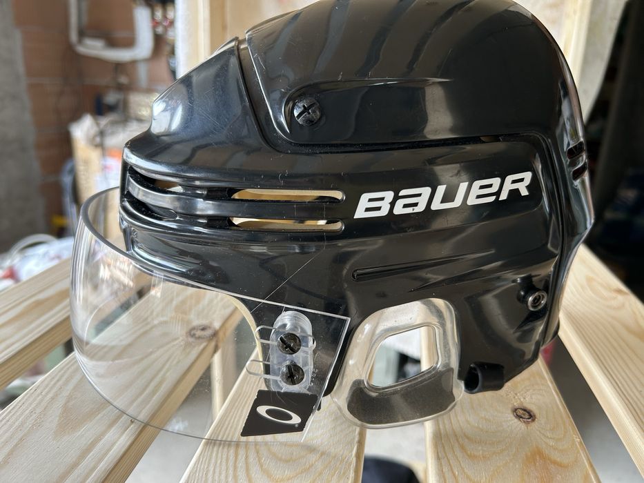 Продавам пълна хокейна екипировка – размер M, леко използвана