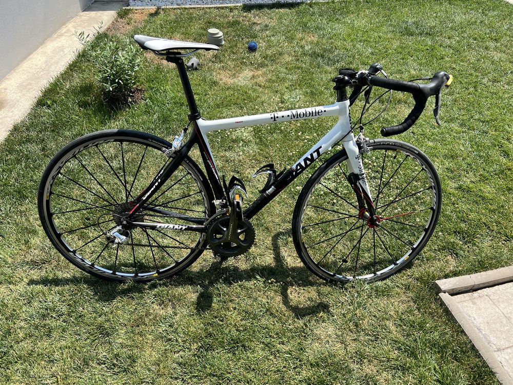 Vând Bicicletă Cursieră Giant Carbon – Ediție Limitată T-Mobile